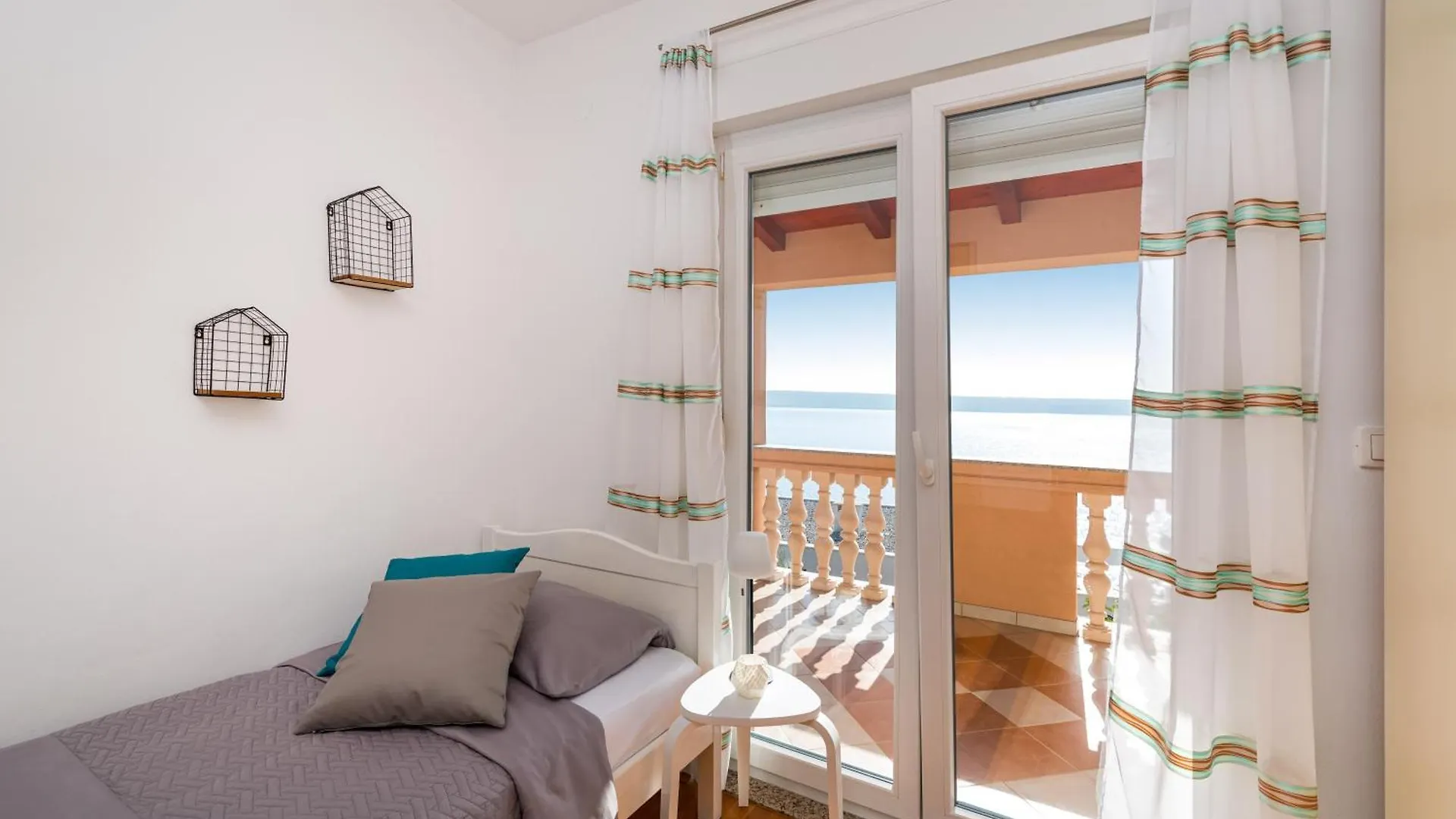 Apartments By The Sea Maslenica, Novigrad - 21903 Jasenice